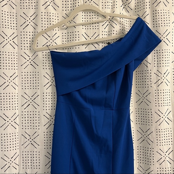 Colbat formal dress with thigh-high split - Picture 3 of 6